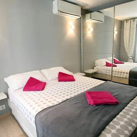 A 100 Metres Du Palais Et Des Plages Apartment