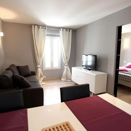 Apartment A 100 Metres Du Palais Et Des Plages *