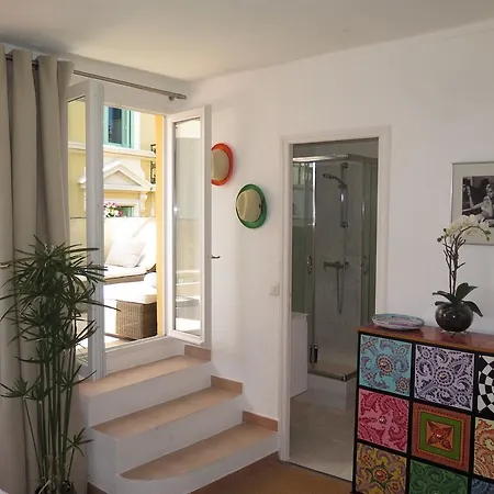 Apartment A 100 Metres Du Palais Et Des Plages